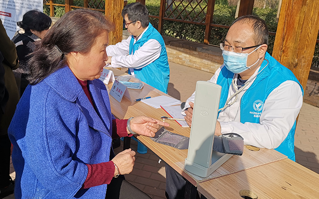 【学雷锋日】买球,买球（中国）举办“爱满京城，牵手智慧家医”志愿服务活动(图5)